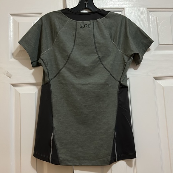 NWT women’s Gore lightweight top XS - Picture 3 of 7